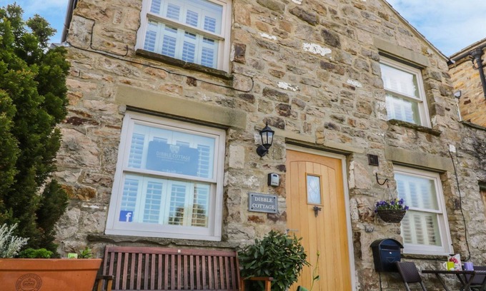 Reeth Cottage | DIBBLE COTTAGE, pet friendly, character holiday cottage in Reeth