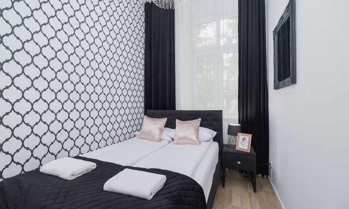 Stradom Apartment | Dietla 66 | Cracow | Comfortable Apartment for 4 | Smart TV