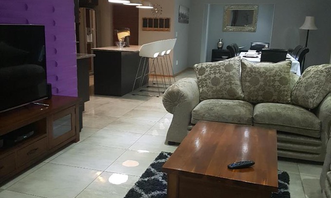 Bela-Bela House | Dinaledi House