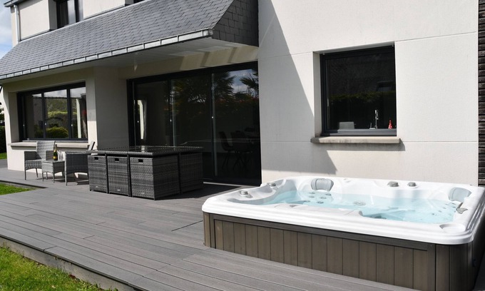 Dinan Villa | Dinan, Centre-Ville, Bord de Rance, Proximité du port, 20 min de la mer. Jacuzzi