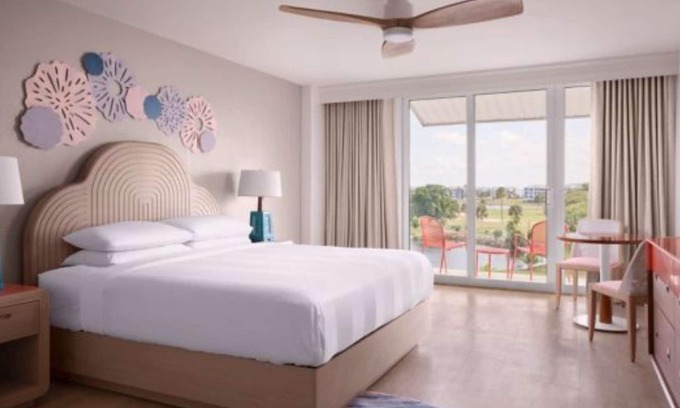 Stuart Hotel | Direct Golf Course Access | Outdoor Pool & Gym