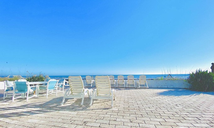 Boardwalk House | DIRECT OCEAN FRONT HOME SLEEPS 14- HUGE OCEANFRONT PATIO NEAR FLAGLER AVE!