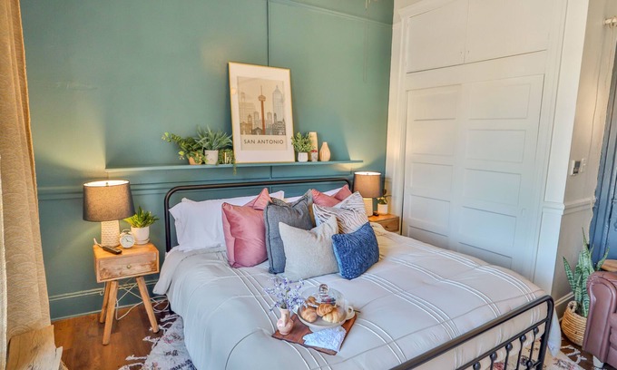 Main - Military Plaza Apartment | Directly on Riverwalk/King