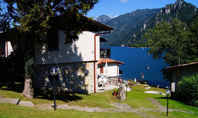Idro Apartment | Directly on the lake with panoramic views