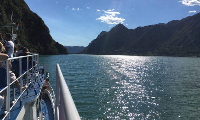 Idro House | DIRECTLY ON THE LAKE /BEACH, up to 7 people, with large garden, pool and great location