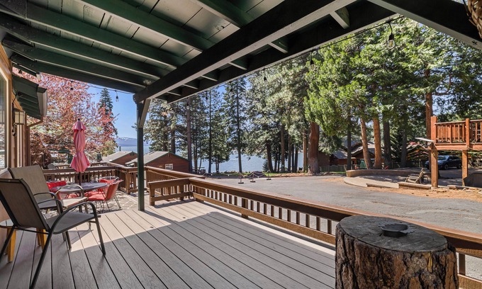 Peninsula Village Cabin | *Discount*Cozy Lakeside~Lake Almanor~BoatRamp~Pets