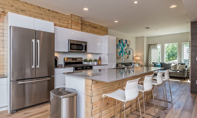 Berkeley House | Discounted rate for Luxury 30 day rental in Tennyson Arts District!