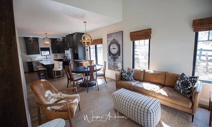 Midway House | Discover Your Perfect Getaway: Cottage in the Heart of Horse & Bourbon Country!