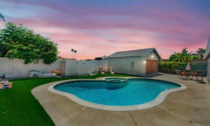 Anaheim Resort Apartment | Disney! Pool | Spa | Pool Table | Putting Green