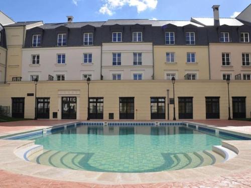 Serris Apartment | Disneyland Deluxe flat, outside pool, Climatisation, 1 min to Disney Parks