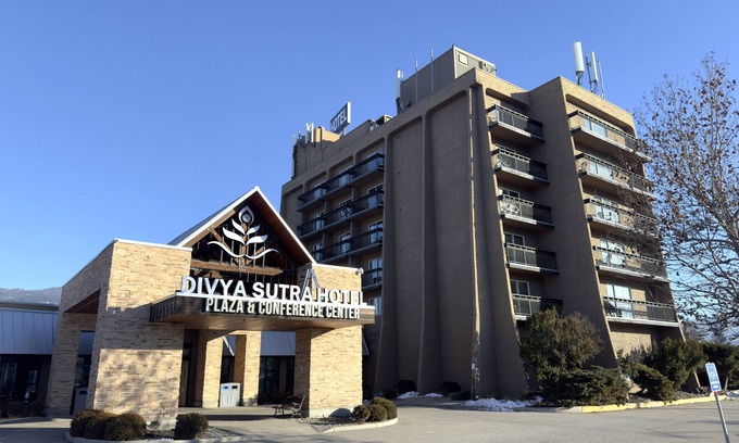 Vernon Apartment | Divya Sutra Plaza and Conference Centre, Vernon, BC