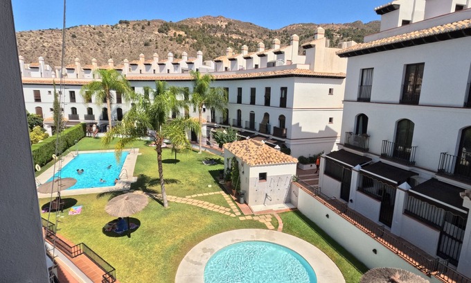 Velez de Benaudalla Apartment | Do you fancy skiing in the morning and relaxing on the beach in the afternoon?