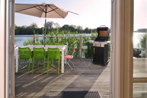 South Cerney House | Dock Holiday