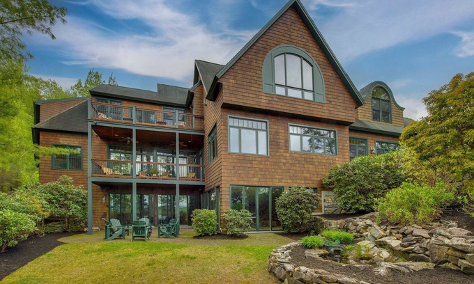 Alton Bay House | Dock & Theater Room: Lakefront Alton Bay Retreat!