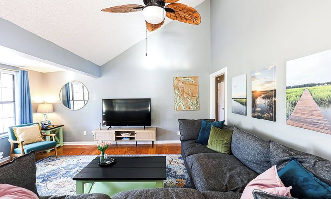 Townsend House | Dockside Dreamhouse - Coast into Relaxation!