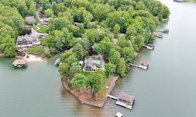 Huddleston House | Dockside dreaming at its best? The views.AMAZING!