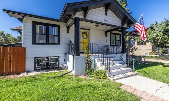 Casper House | Dog and Fly Fishing Friendly 2-bedroom House in Downtown Casper