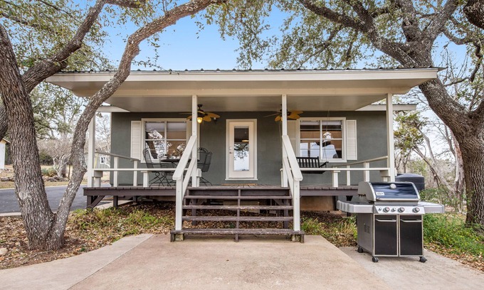 Spicewood House | Dog-friendly and spacious lake view house with W/D and private beach