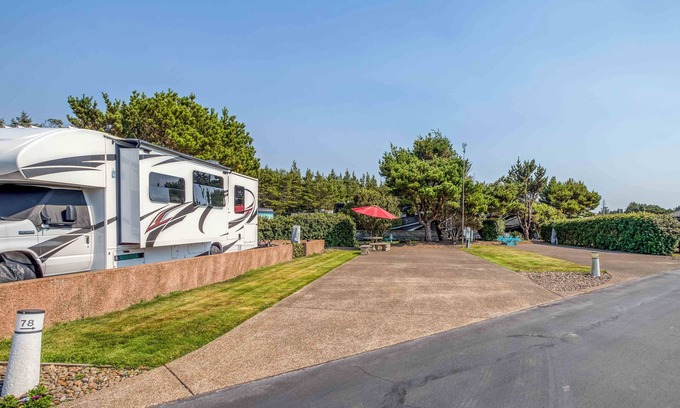 Agate Beach RV Rental | Dog Friendly, Available with 50AMP, 30AMP, Water and Sewer hook up's, WiFi