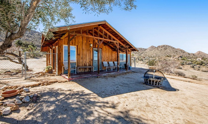 Joshua Tree Highlands House | Dog-friendly desert oasis with mountain views, private cowboy pool, WiFi, & AC