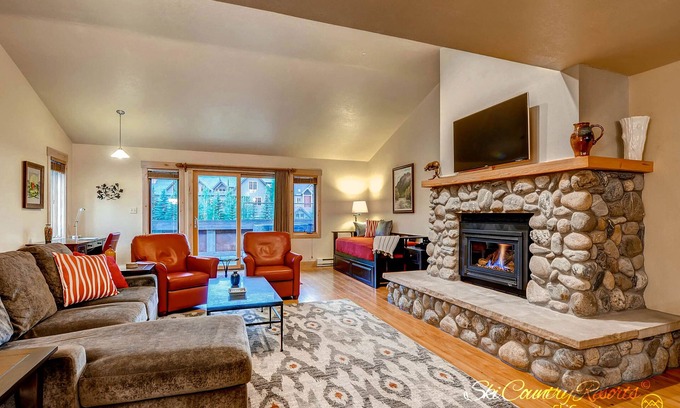 Historic District House | Dog Friendly - Downtown Location w/*Private Hot Tub* & Views l MainB