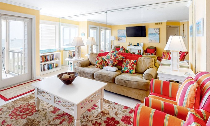 Crystal Beach Condo | Dog-Friendly, First Floor Condo with Ocean View, Central AC, and Beach Access!