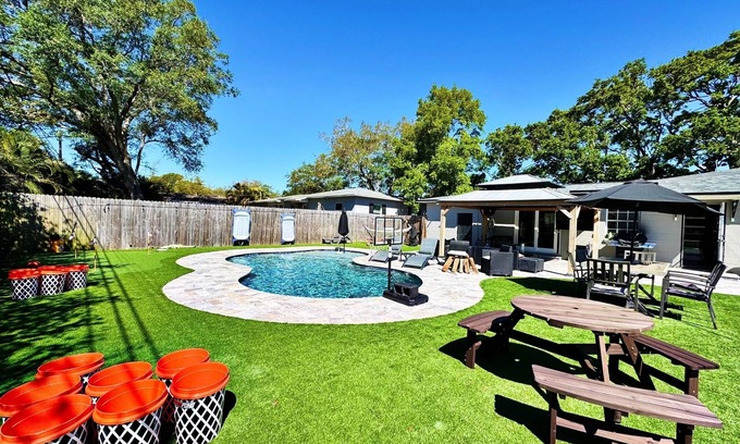 Disston Heights House | Dog Friendly home w a pool and pickleball court minutes from downtown and beach