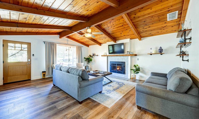 Oakhurst Cottage | Dog-friendly Oakhurst Home: Walk to Downtown!