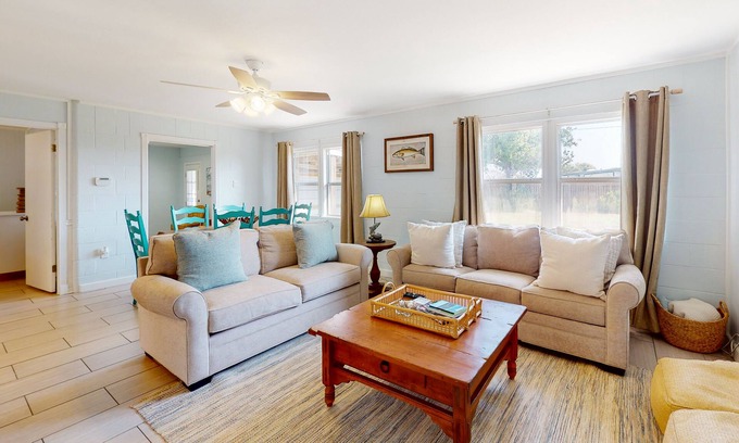 Flour Bluff House | Dog-friendly retreat with a private pool, fenced yard, & AC - close to fishing