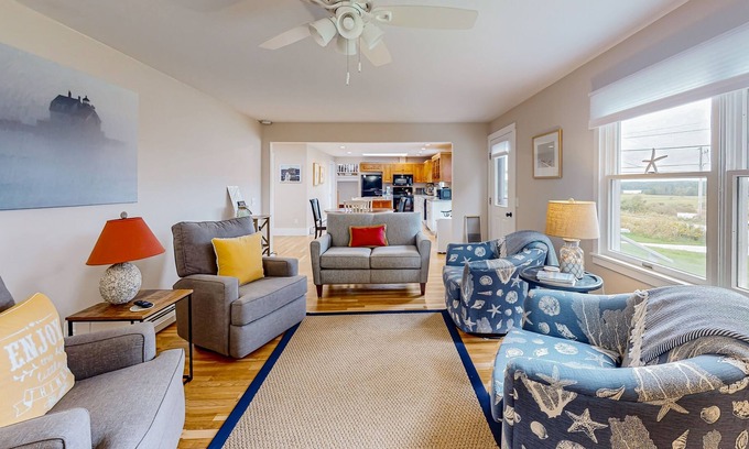 South Thomaston House | Dog-friendly river view home with gas grill, patio, TV, washer/dryer, & kitchen