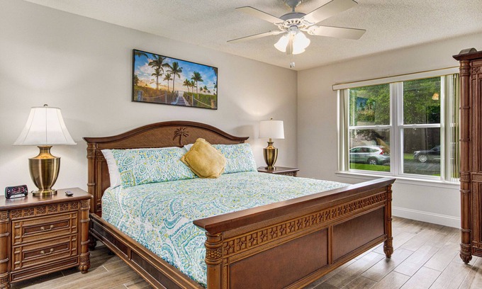 Pensacola House | Dog-Friendly stay with Fire Pit close to NAS and food trucks