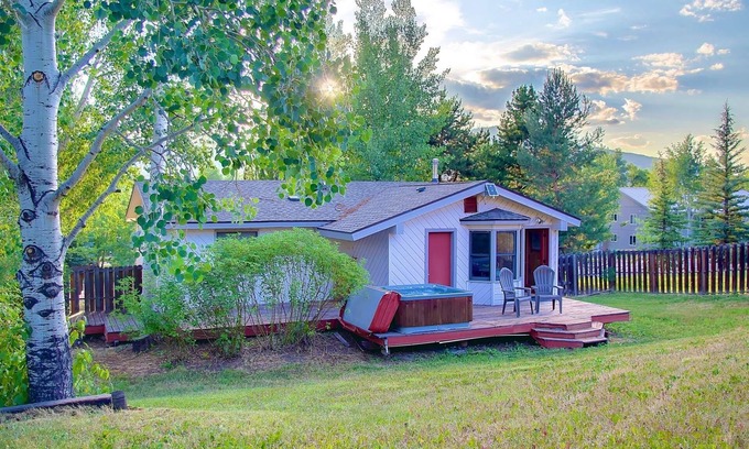 Steamboat Springs House | Dog Friendly & Private Hot Tub! Steps to Ski/Town Bus/Whistler Park+Garage-W/D-Grill-Big Fenced Yard