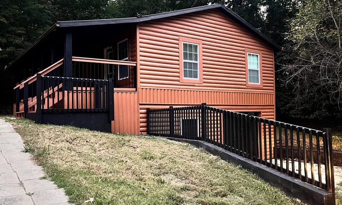 Sevierville Cabin | Dollywood Cabin - Luxury with Private Arcades