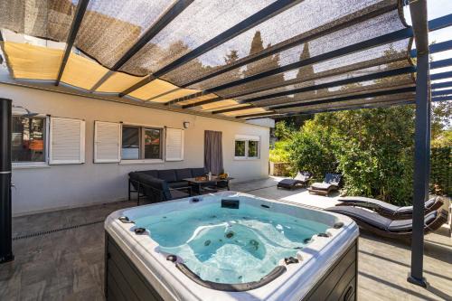 Lapad Apartment | Dolores Apartment with Terrace & Jacuzzi