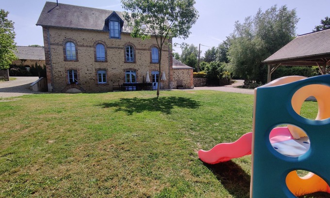 Laigne House | Domaine Avec Deux Gîtes Jusqu'à 15 Personnes