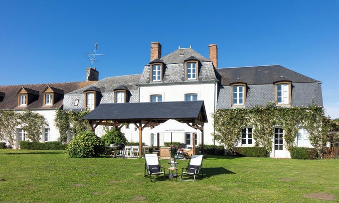 Paucourt Bed & Breakfast | Domaine de Bel Ebat offers a peaceful, green setting (1h from Paris)