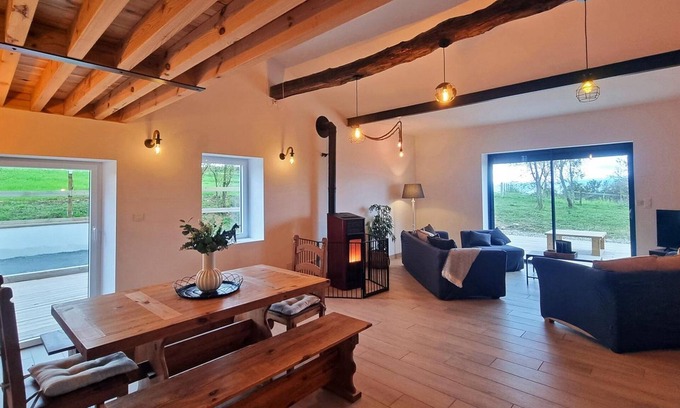 Pouilly-les-Feurs Cottage | Domaine du Chaffat: Spacious lodgings with pool, pets allowed, wifi