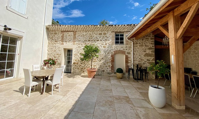 Barcelonne House | Domaine en Pleine Campagne au Pied du Vercors Piscine SPA Hamam Calme et Confort