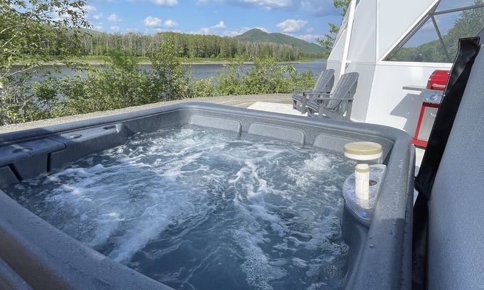 Listuguj Mi'gmaq First Nation Cottage | Dome 4 Exquisite Waterfront Retreat, Just Minutes from Sugarloaf Provincial Park