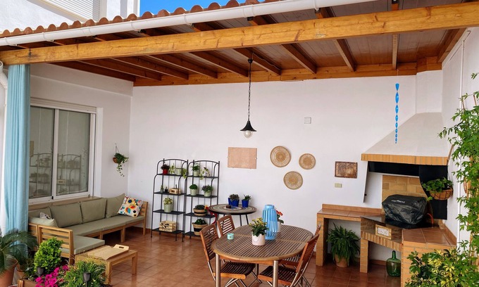 Meliana House | Domus Belle Home Valencia. Holiday home 10min to the beach and 15min to Valencia