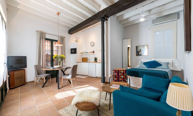 Encarnacion-Regina Apartment | Don Pedro Niño. Studio apartment in the centre