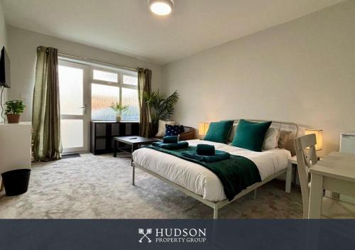 Donnington Apartment | Donnington Apartments - Studio 1
