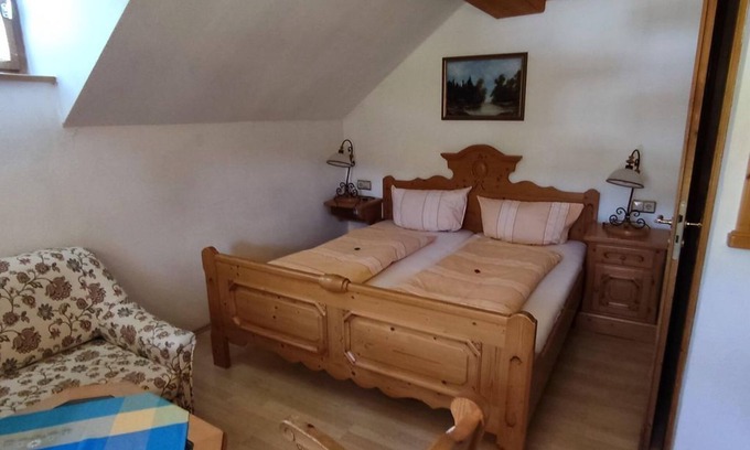 Klingenthal Bed & Breakfast | Doppelzimmer , Dusche, WC, 1 Aufb. Mgl. - Berggasthaus Schöne Aussicht