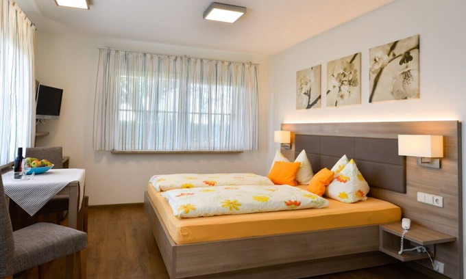 Opfingen Apartment | Doppelzimmer mit Dusche/WC und Terrasse