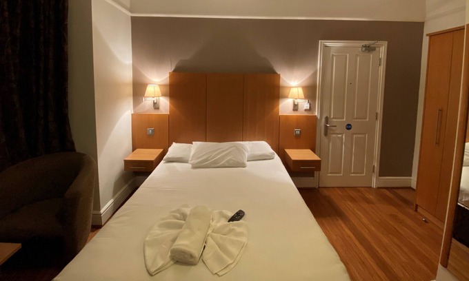 High Wycombe House | Double Ensuite Room - Buckingham Hotel