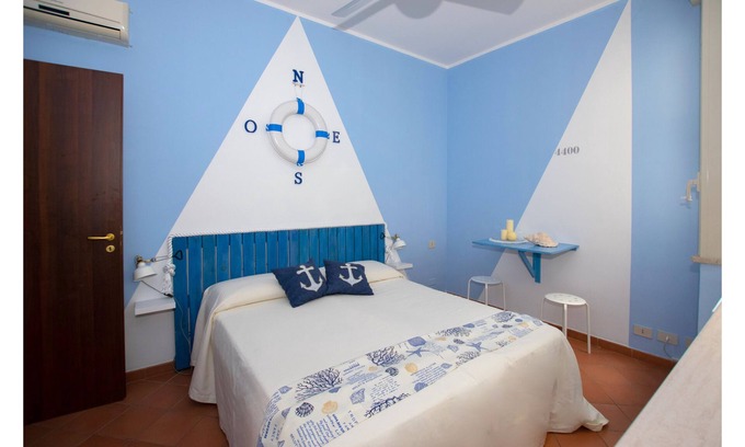 Sferracavallo Apartment | Double or twin room with private bathroom in Palermo - Sea area