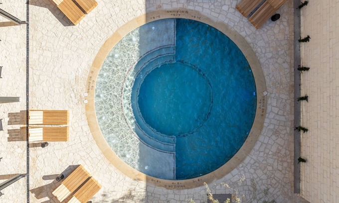 Fredericksburg Hotel | Double Queen Delight, The Albert, Indulge at the Pool Bar, Historic Charm