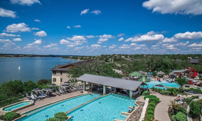 Lakeway Hotel | Double Queen Lakeview with Balcony at Lakeway Resort & Spa