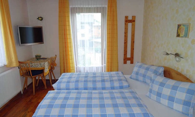 Steinbach am Attersee Apartment | Double Room 3 - Bauernhof-Pension Fam. Stadler