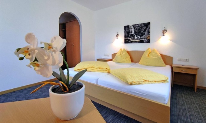 Fusch an der Grossglocknerstrasse House | Double room Cat. A (B&B 1-2 N) - waterfall, hotel